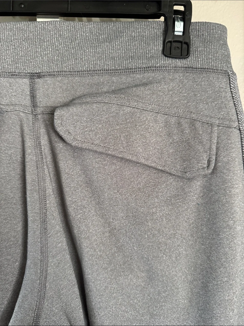 Lululemon men’s Gray straight leg drawstring waist sweatpants.